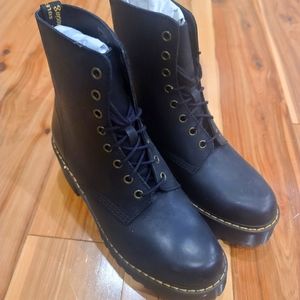 Dr.Martin's black heal Shriver HI